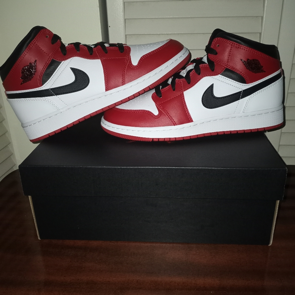 Nike Air Jordan 1 Mid Chicago White Heel